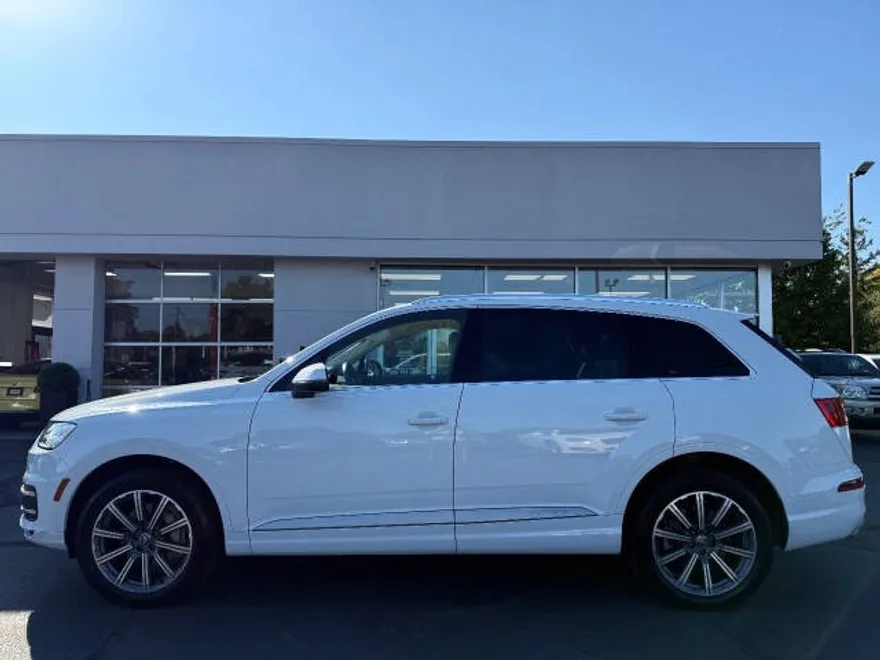 2017 Audi Q7 3.0T Premium Plus photo 1