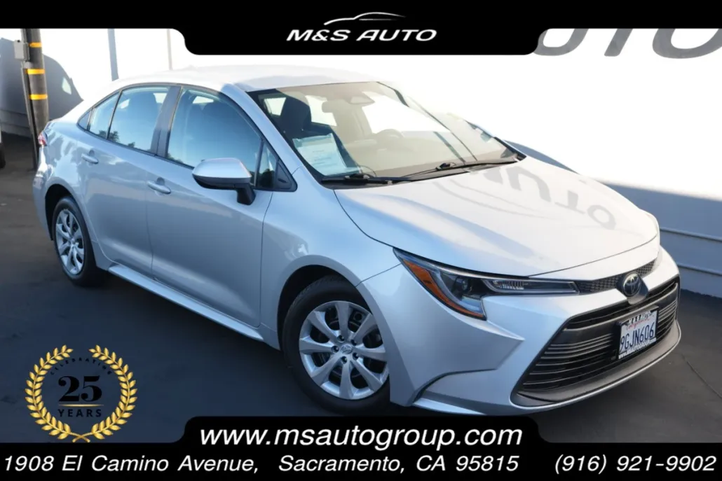 2023 Toyota Corolla LE photo 1