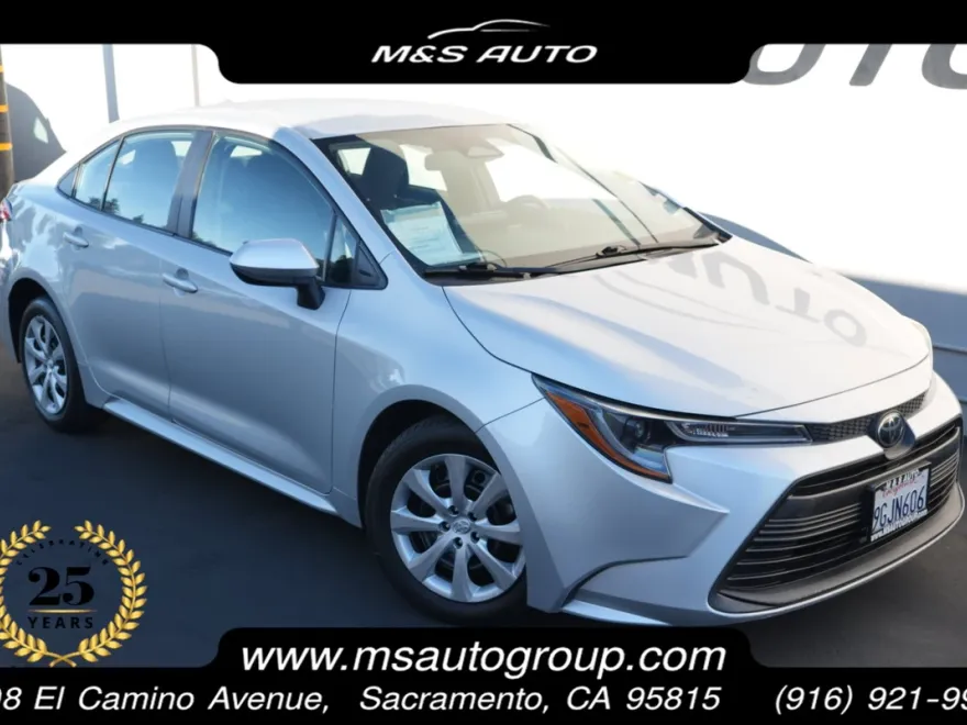 2023 Toyota Corolla LE photo 1