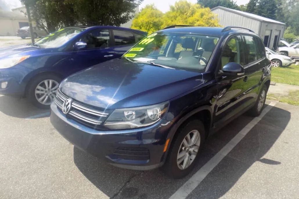 2016 Volkswagen Tiguan S photo 1