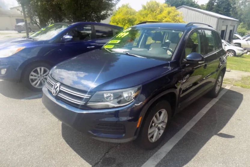 2016 Volkswagen Tiguan S photo 1