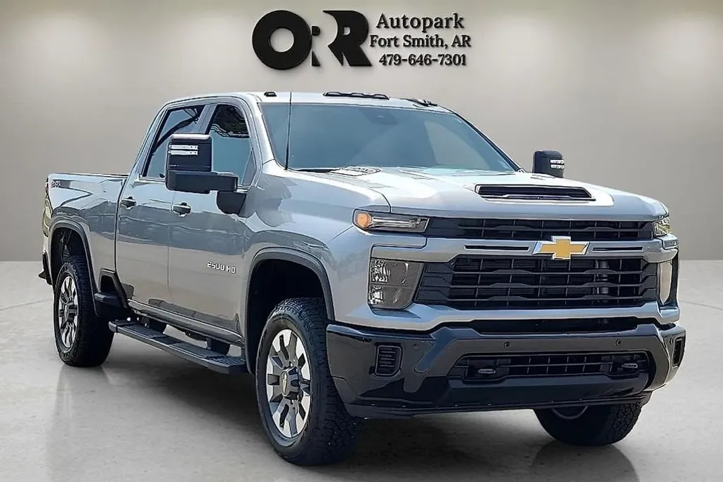 2025 Chevrolet Silverado 2500HD Custom photo 1