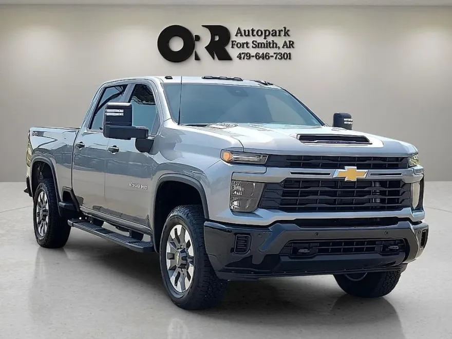 2025 Chevrolet Silverado 2500HD Custom photo 1