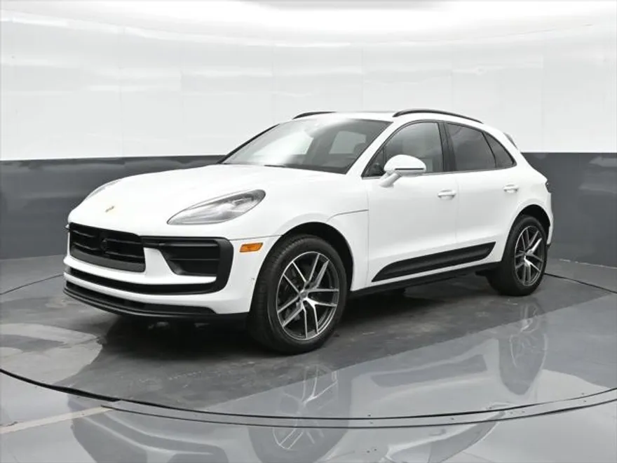 2025 Porsche Macan Base photo 1