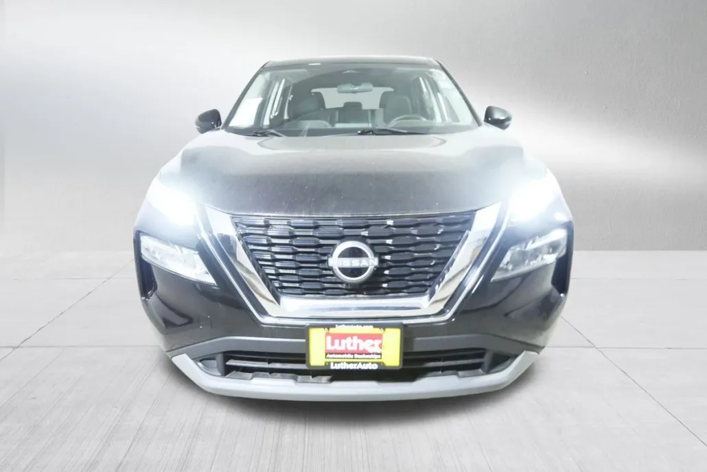 2022 Nissan Rogue SV photo 1