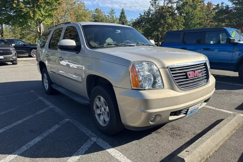 2008 Gmc Yukon SL photo 1
