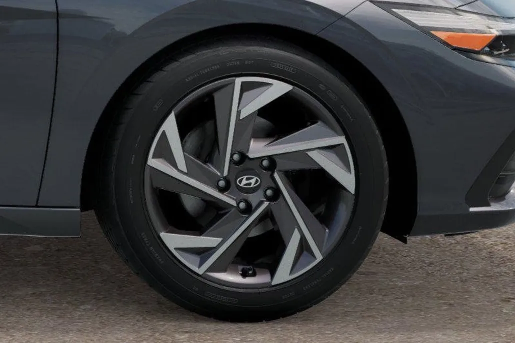 2025 Hyundai Elantra SEL Sport photo 1