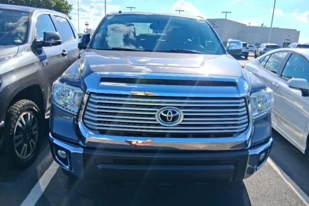 2017 Toyota Tundra Limited CrewMax photo 1