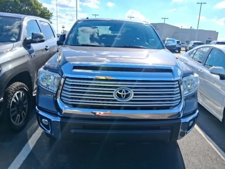 2017 Toyota Tundra Limited CrewMax photo 1