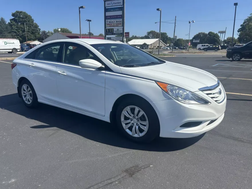 2013 Hyundai Sonata GLS photo 1
