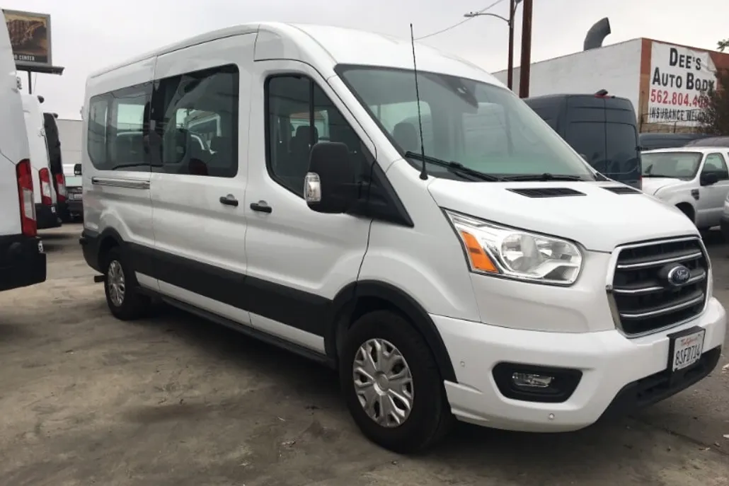 2020 Ford Transit Passenger XLT photo 1