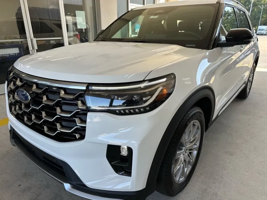 2025 Ford Explorer Platinum photo 1