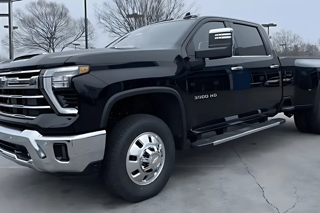 2025 Chevrolet Silverado 4500HD Base photo 1