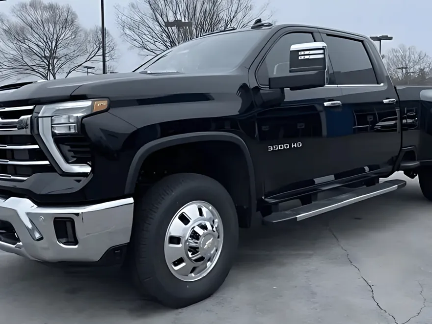 2025 Chevrolet Silverado 4500HD Base photo 1