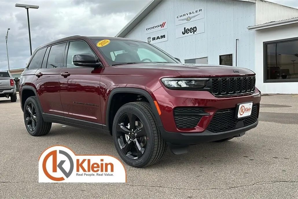 2025 Jeep Grand Cherokee Altitude photo 1