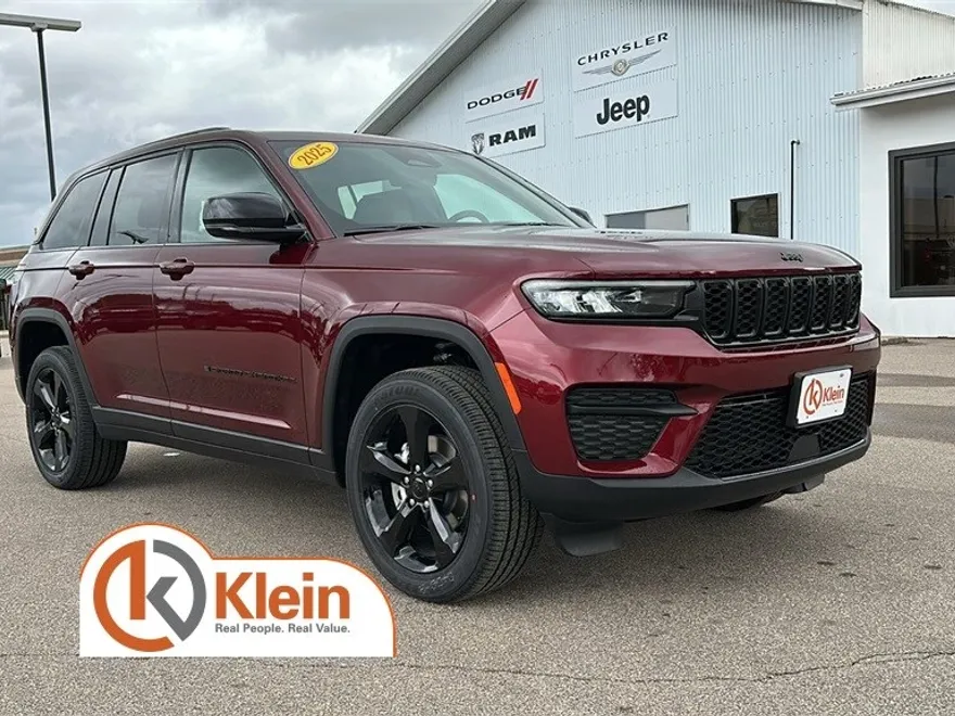 2025 Jeep Grand Cherokee Altitude photo 1