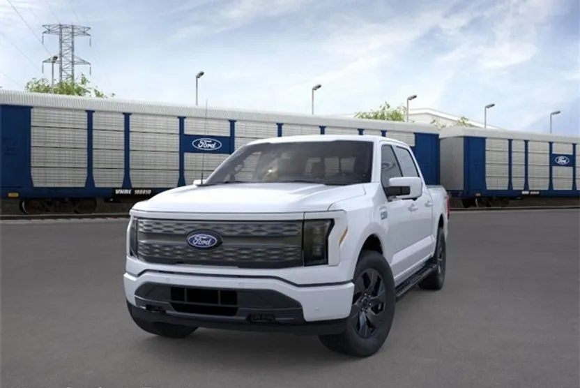 2025 Ford F-150 Lightning Lariat photo 1