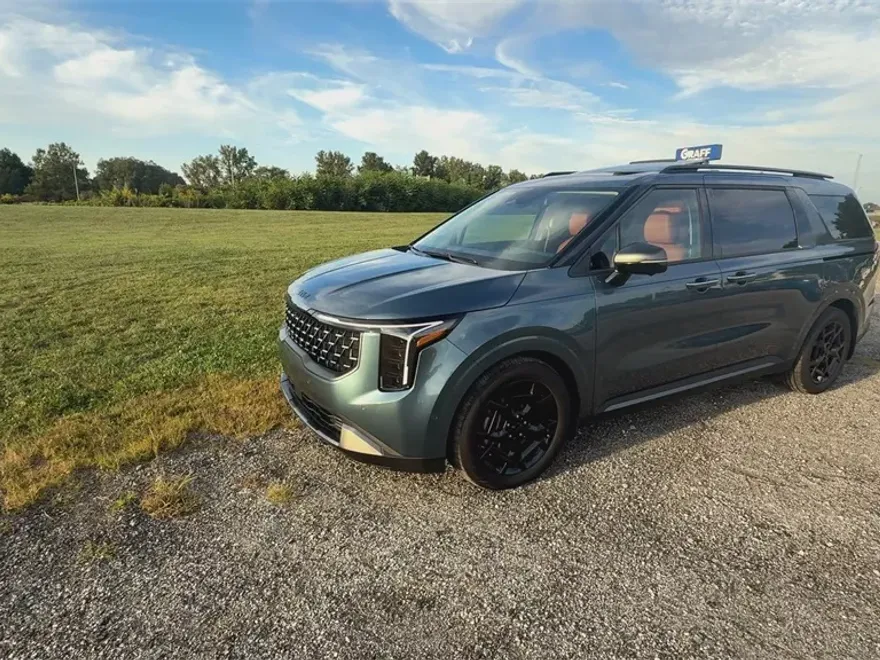 2025 Kia Carnival SX Prestige photo 1