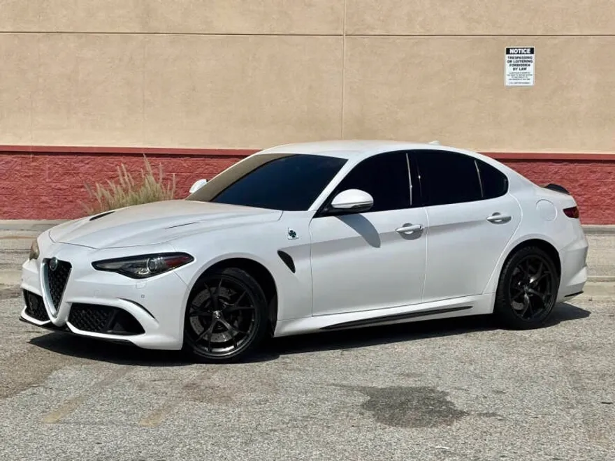 2018 Alfa Romeo Giulia Quadrifoglio photo 1