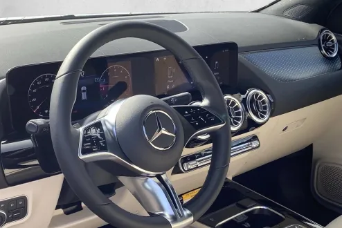 2025 Mercedes Benz GLA 250 photo 3