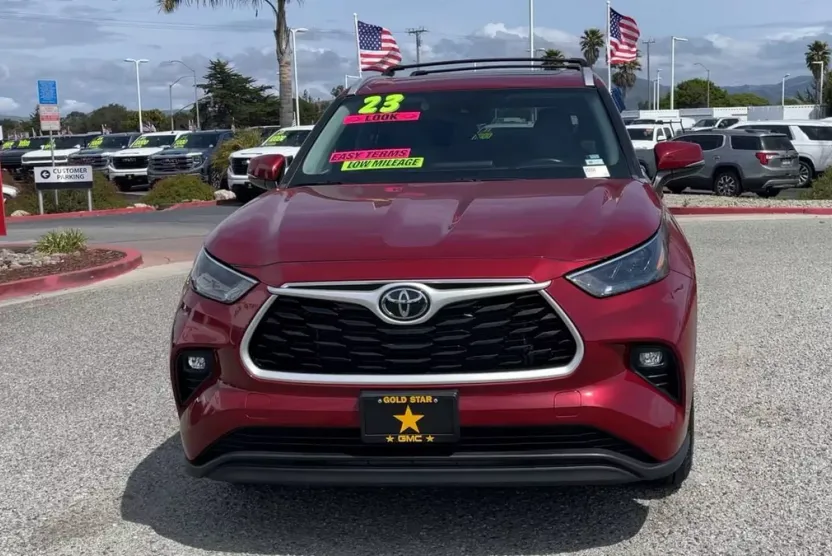 2023 Toyota Highlander L photo 1