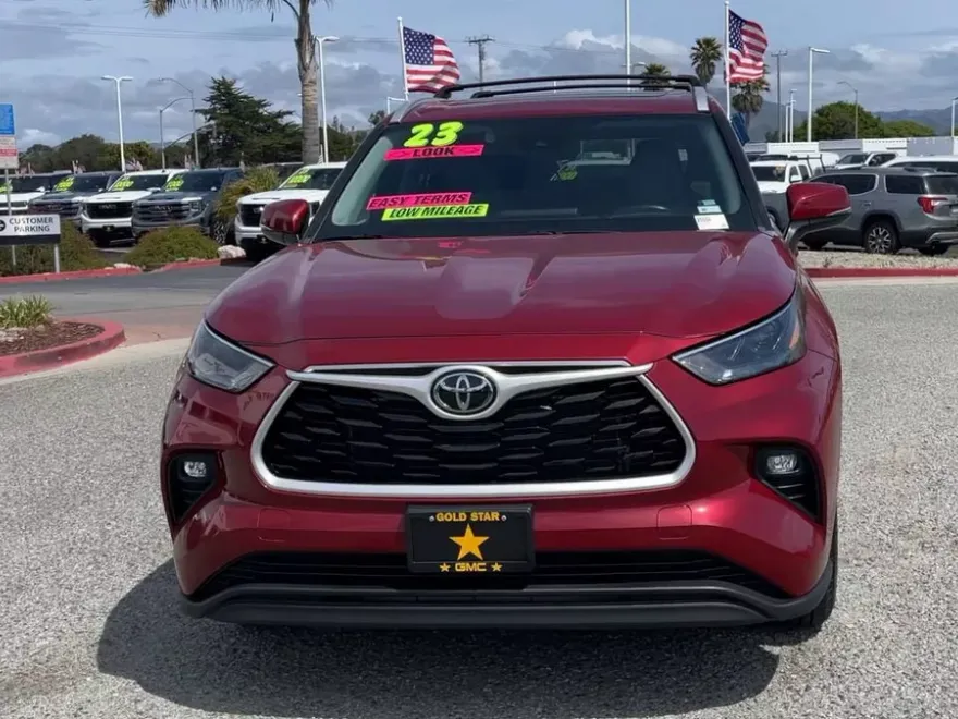 2023 Toyota Highlander L photo 1