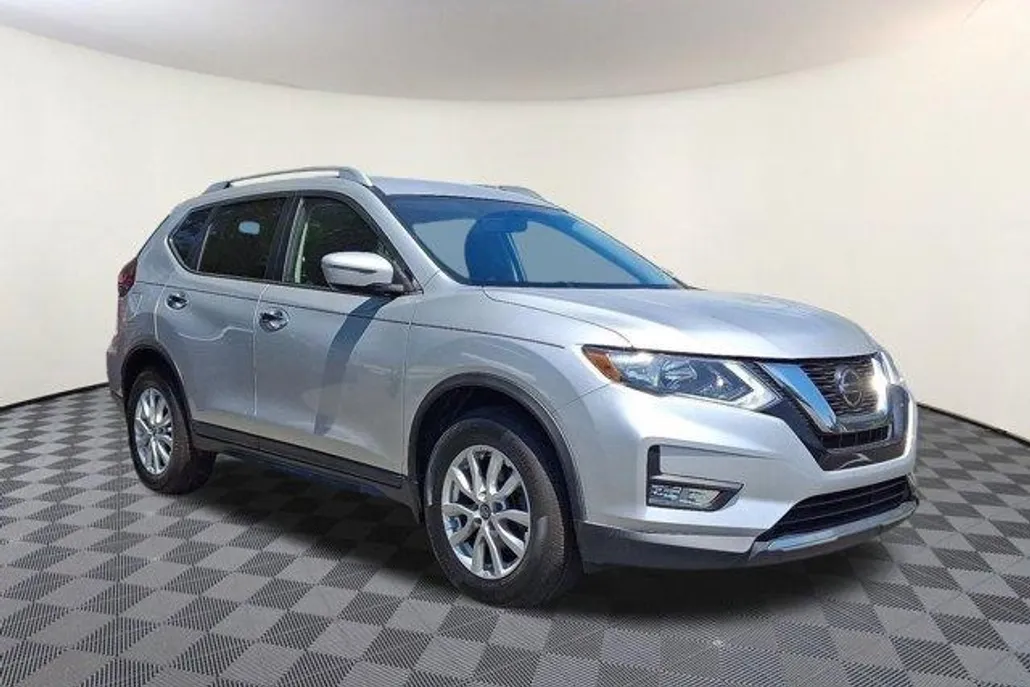 2018 Nissan Rogue SV photo 1