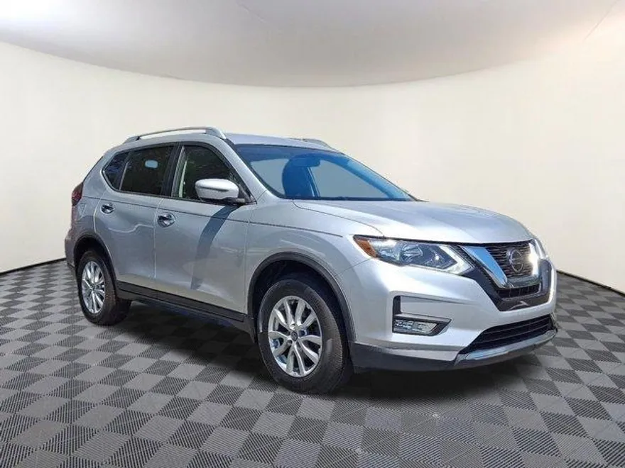 2018 Nissan Rogue SV photo 1