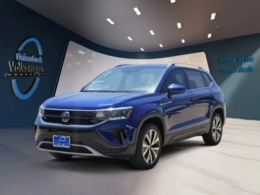 2024 Volkswagen Taos SE photo 2