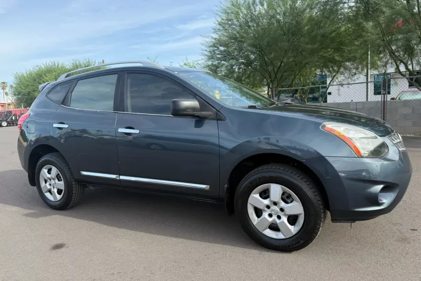 2014 Nissan Rogue Select S photo 1