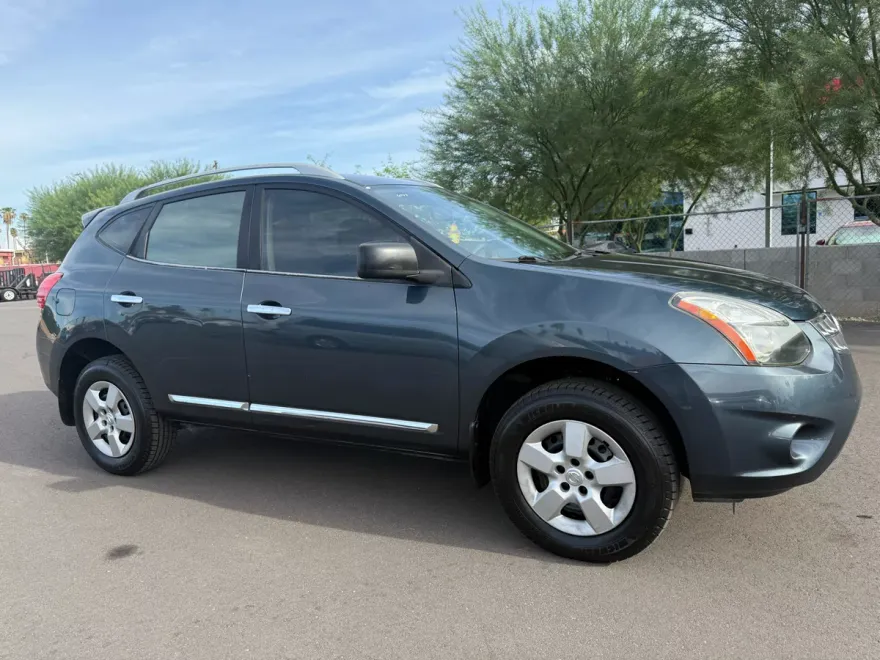 2014 Nissan Rogue Select S photo 1