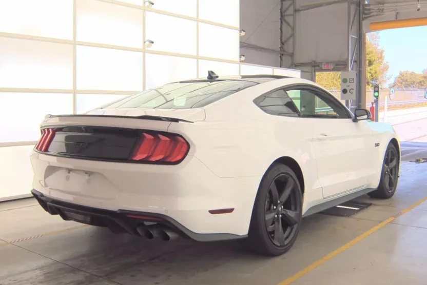 2022 Ford Mustang GT Premium photo 1