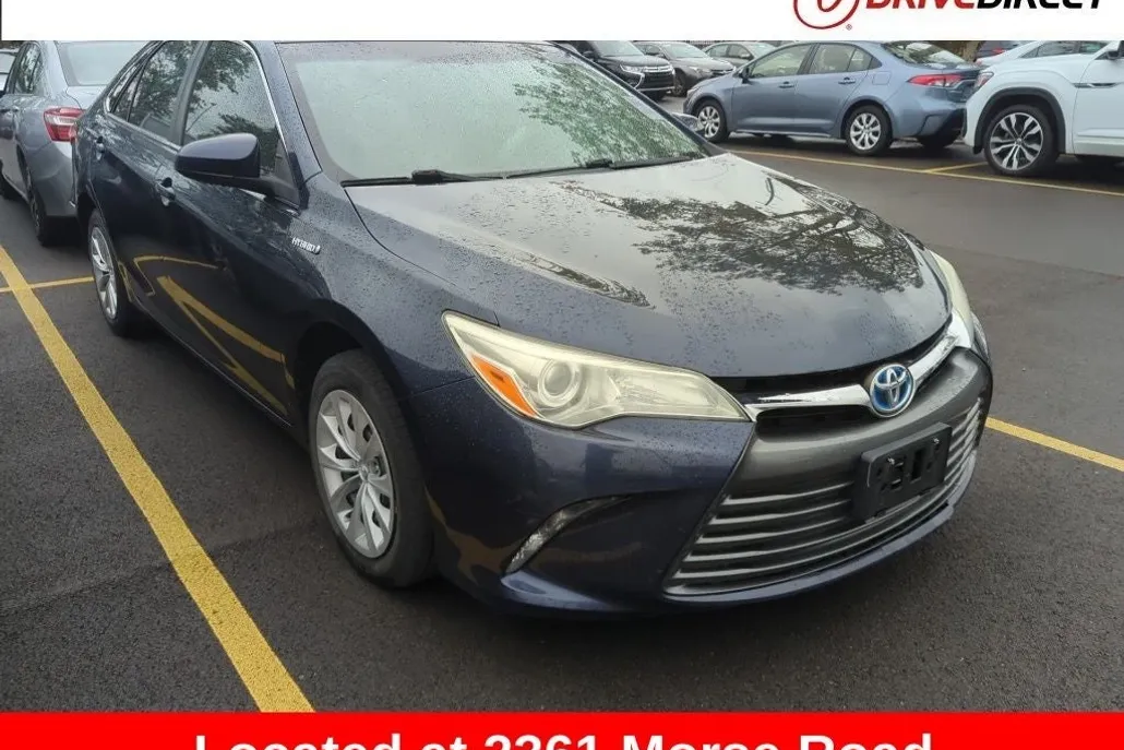 2016 Toyota Camry Hybrid LE photo 1