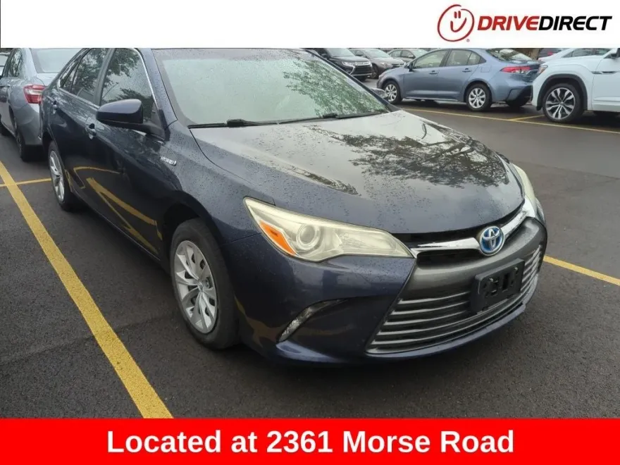 2016 Toyota Camry Hybrid LE photo 1