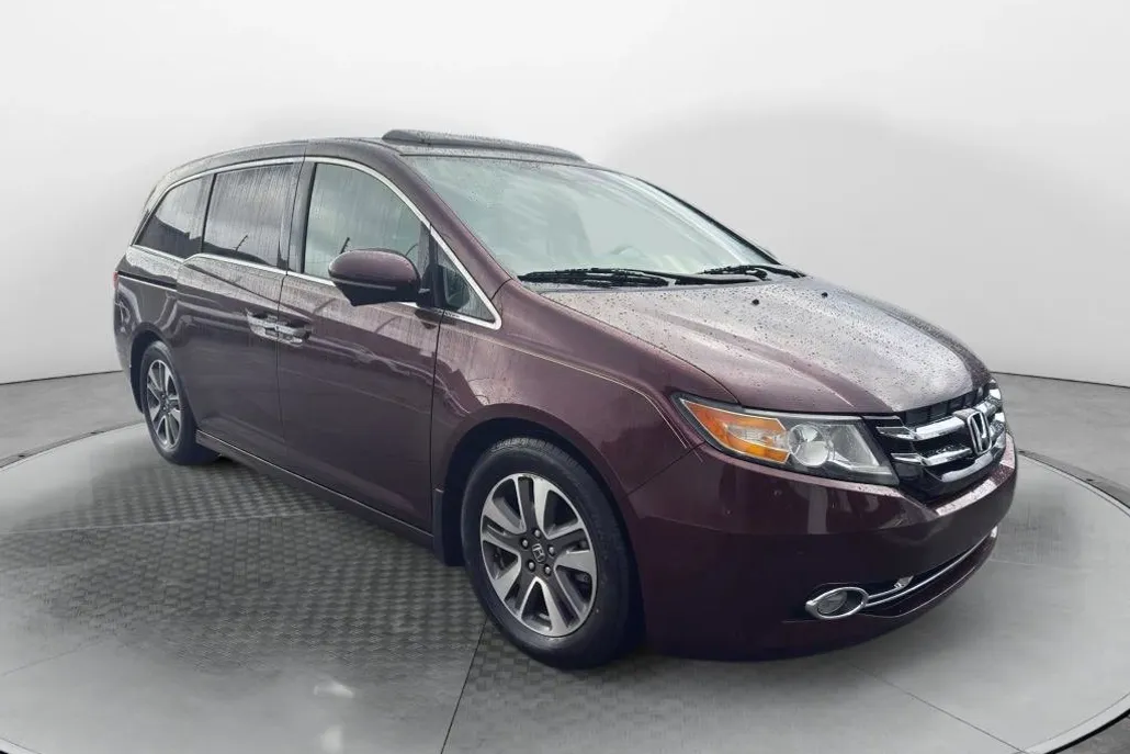 2014 Honda Odyssey Touring photo 1