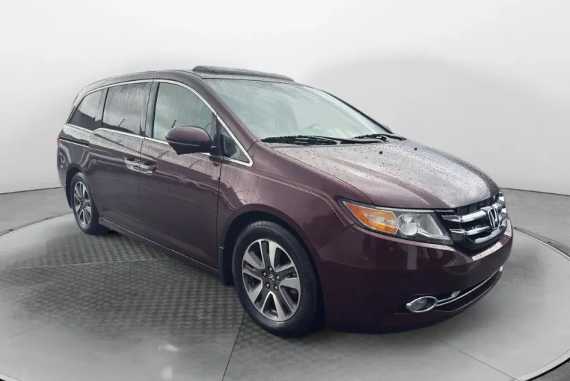 2014 Honda Odyssey Touring photo 1