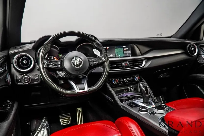 2022 Alfa Romeo Stelvio Ti Sport photo 1