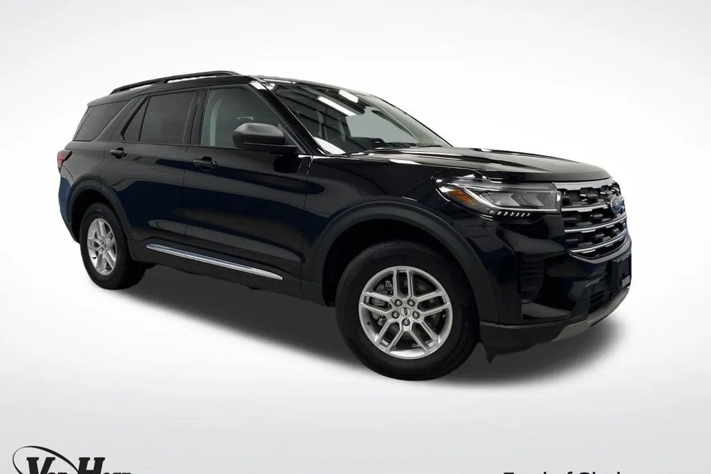 2025 Ford Explorer photo 1