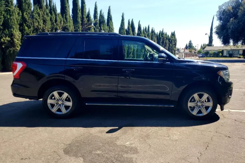 2019 Ford Expedition XLT photo 1