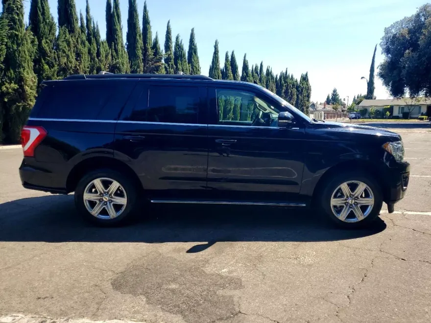 2019 Ford Expedition XLT photo 1