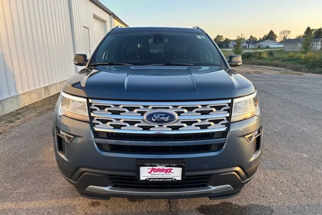 2019 Ford Explorer XLT photo 1