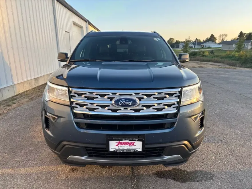 2019 Ford Explorer XLT photo 1