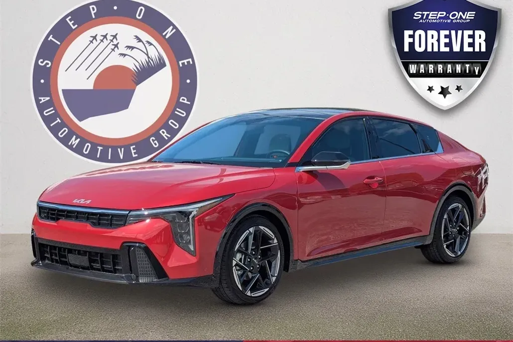2025 Kia K4 GT-Line photo 1
