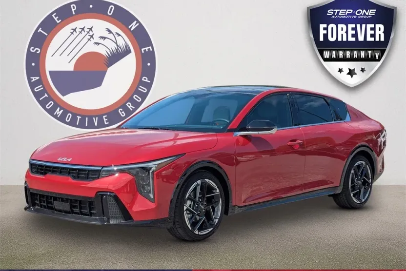 2025 Kia K4 GT-Line photo 1