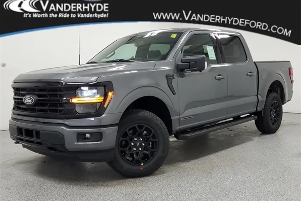 2025 Ford F-150 XLT photo 1