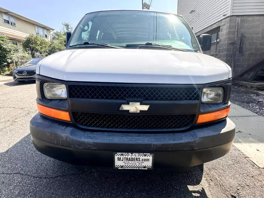 2007 Chevrolet Express 2500 photo 1