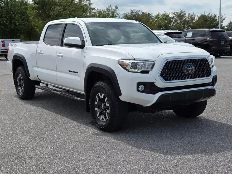 2018 Toyota Tacoma SR5 photo 1