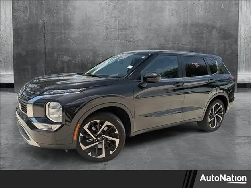 2024 Mitsubishi Outlander SE photo 1