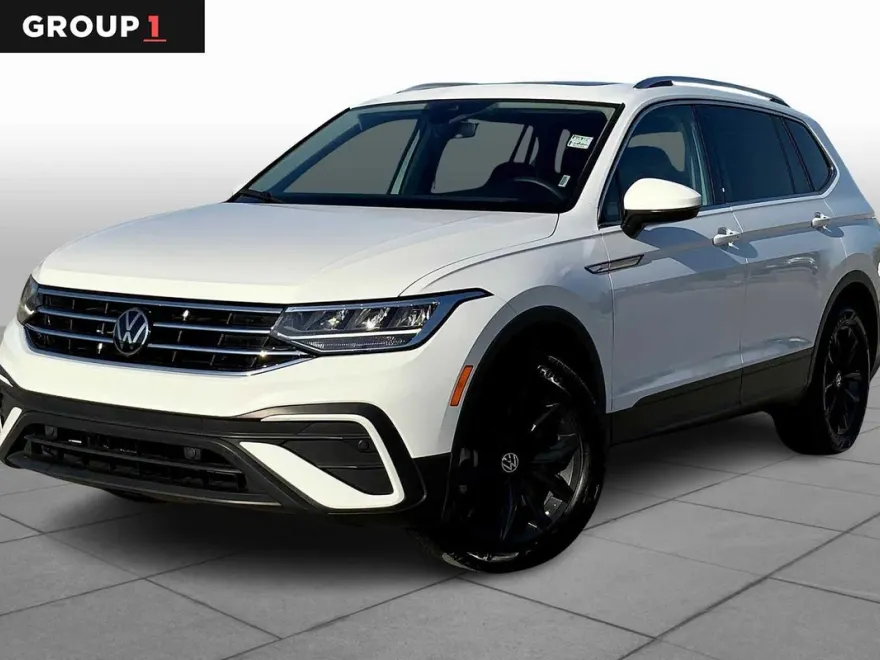 2024 Volkswagen Tiguan SE Wolfsburg Edition photo 1