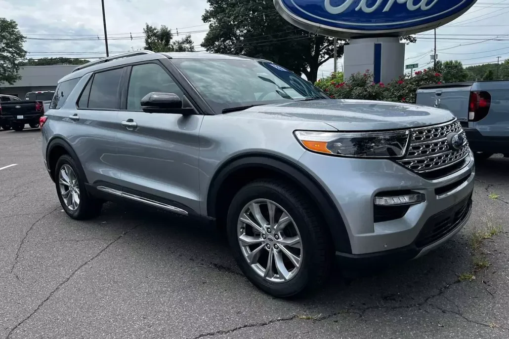 2022 Ford Explorer Limited photo 1